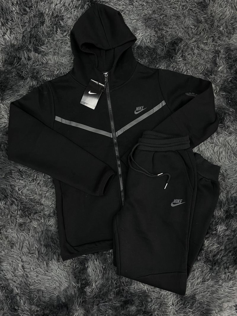 CONJUNTO NIKE TECH NIÑO TALLAS 10-16